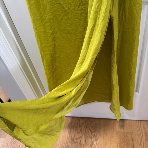 Lulus Goddess Aura NWT size XS Chartreuse Satin One-Shoulder Maxi Dress No Belt - Picture 10 of 13